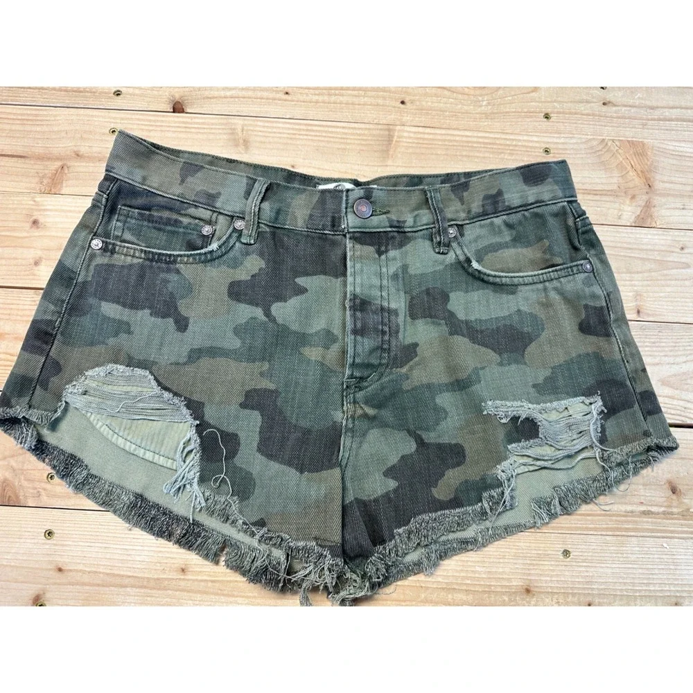 We The Free Free People Camo Distressed Denim Shorts Green Size 29‎